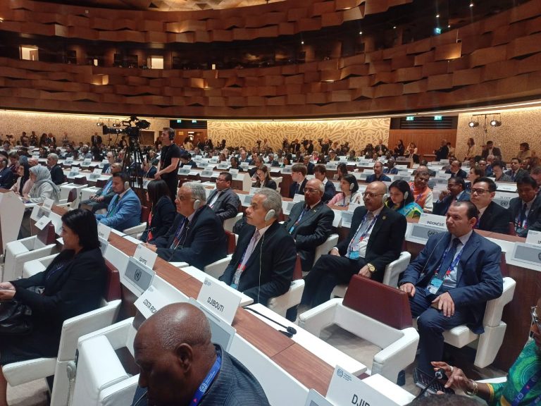 وزير العمل يتلقى تقارير من “فريق الوزارة” المُشارك في لجان مؤتمر العمل الدولي بجنيف